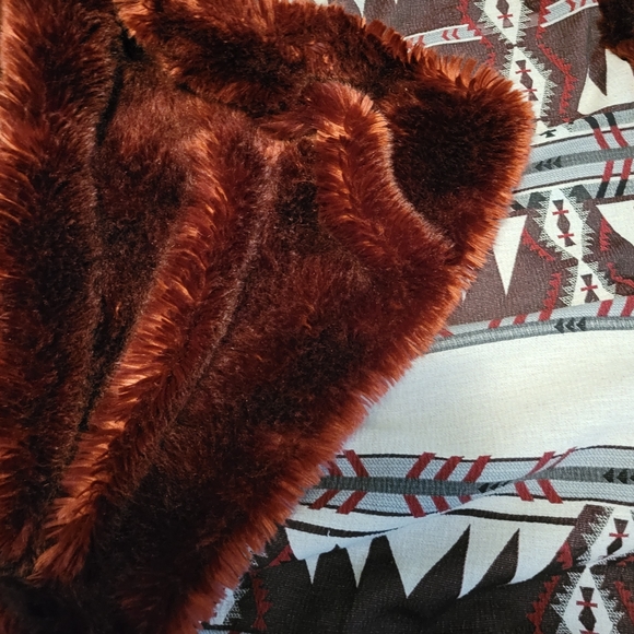 SpiritHoods Faux Fur Throw Blanket - Picture 2 of 7